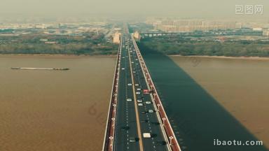 南京<strong>长江大桥</strong>竖屏航拍